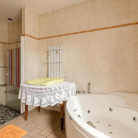 Belle Maison 300m2 - 8 Pieces Grand Sejour Salle A Manger - Cuisine Equipee - 15 Personnes - Vues Panoramiques ! *